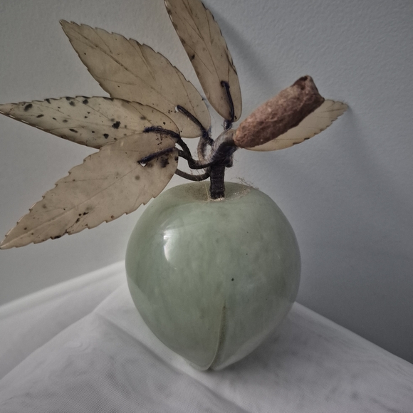 Vintage Chinese Green Jade Plum With Stone Leaves Carved Asian Fruit Figure - Picture 4 of 8